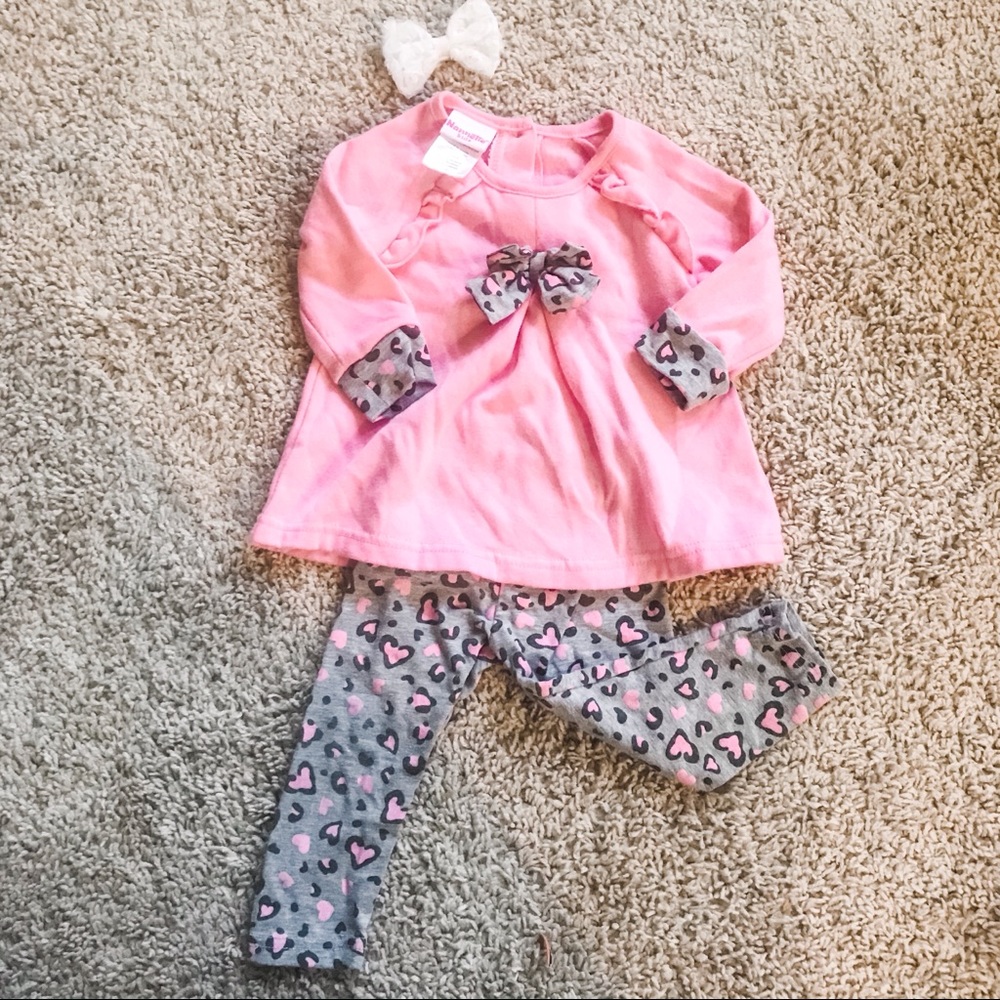 🌸 3 for $12! Pink sweater baby girl set